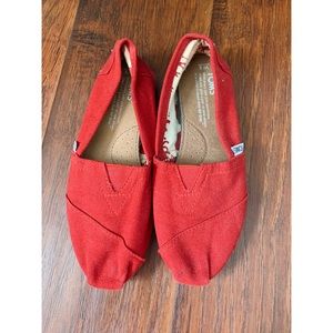 Women’s Tom’s Size 5